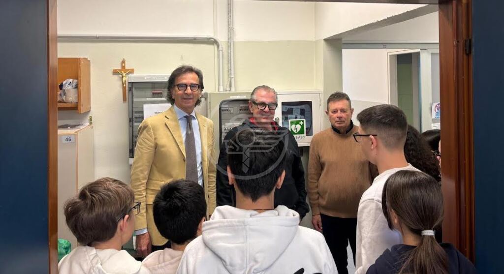 New Defibrillator Installed at Ospedaletto School for Student Safety - News Directory 3