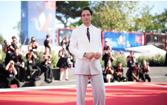 Mostra del Cinema di Venezia 83. Premiere di 'Primetime'. Pattinson e il Red Carpet da Hunger Games