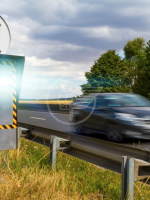 Se la strada è senza banchina si può impugnare la multa dell'autovelox Se la strada è senza banchina si può impugnare la multa dell'autovelox