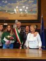 La campionessa di wakeboard Claudia Pagnini ricevuta in Comune dal sindaco Gennari. A 16 anni stupisce il mondo La campionessa di wakeboard Claudia Pagnini ricevuta in Comune dal sindaco Gennari. A 16 anni stupisce il mondo