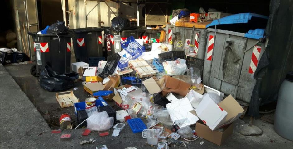 Confcommercio contesta Hera per il servizio di raccolta dei rifiuti urbani: “E' come pagare 40 euro per mangiare un panino Confcommercio contesta Hera per il servizio di raccolta dei rifiuti urbani: “E' come pagare 40 euro per mangiare un panino