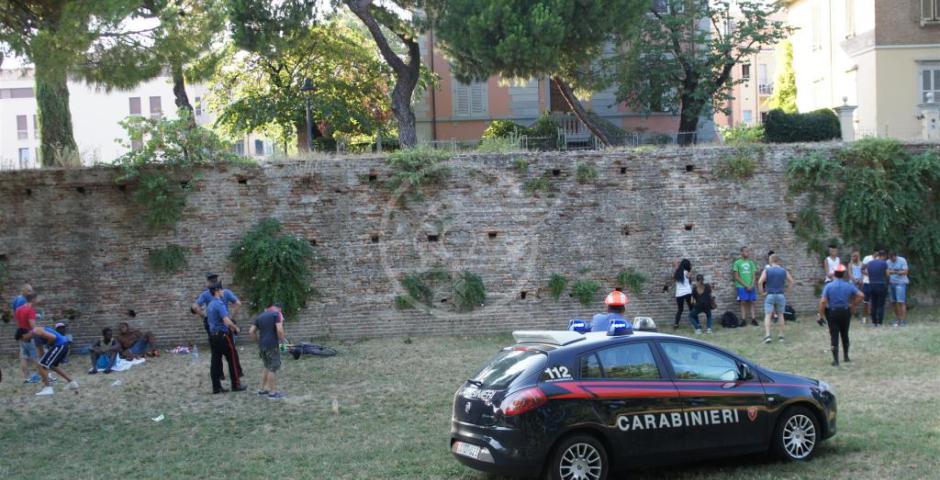 Espellere gli spacciatori stranieri. Renzi: "All'Arco d'Augusto è uno schifo" Espellere gli spacciatori stranieri. Renzi: "All'Arco d'Augusto è uno schifo"