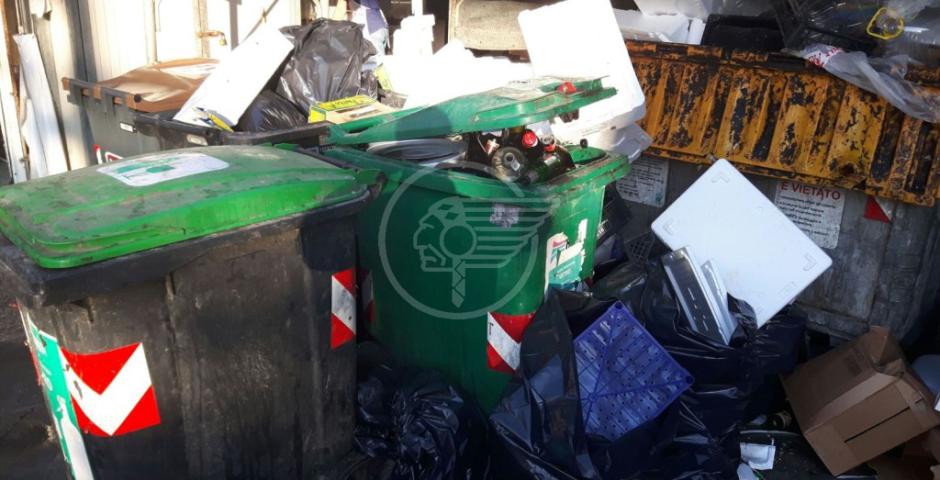 Confcommercio contesta Hera per il servizio di raccolta dei rifiuti urbani: “E' come pagare 40 euro per mangiare un panino Confcommercio contesta Hera per il servizio di raccolta dei rifiuti urbani: “E' come pagare 40 euro per mangiare un panino