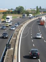Auto centrata da una pietra in A14 Auto centrata da una pietra in A14