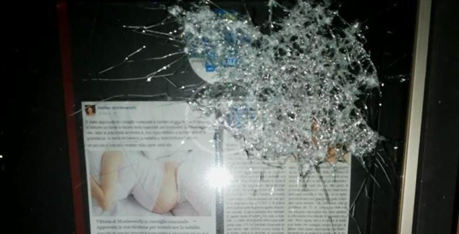 Vandalizzata la bacheca di FdI Vandalizzata la bacheca di FdI