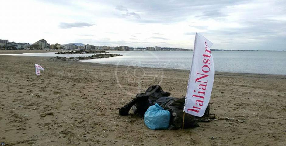 Spiaggia ripulita Spiaggia ripulita