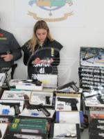 Sequestrate dalla Finanza 103 pistole a gas Sequestrate dalla Finanza 103 pistole a gas