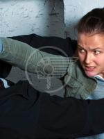 Le donne pensano a come difendersi Le donne pensano a come difendersi