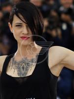 Ciò che è vivo e ciò che è morto di noi rispetto ad Asia Argento Ciò che è vivo e ciò che è morto di noi rispetto ad Asia Argento