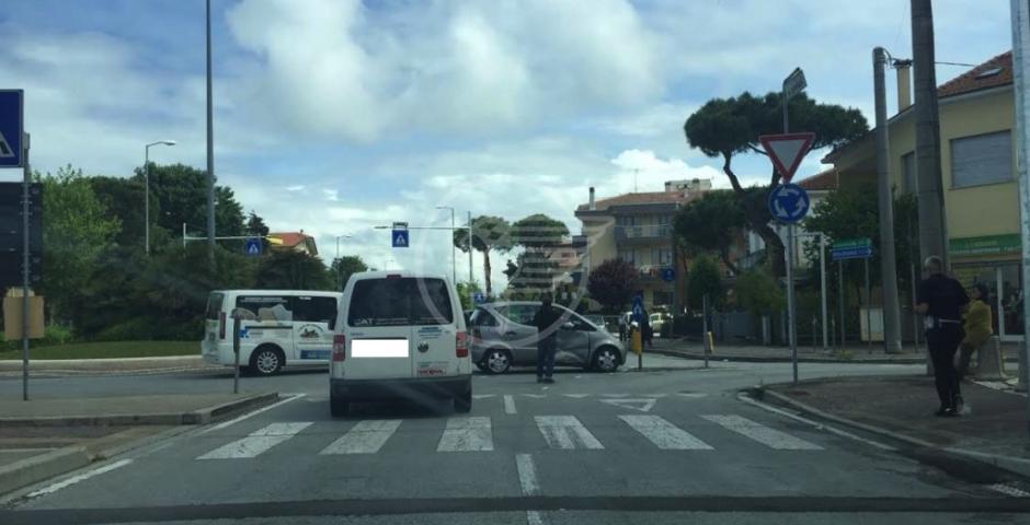 Incidente a Rivazzurra: un ferito e 2 km. di coda Incidente a Rivazzurra: un ferito e 2 km. di coda