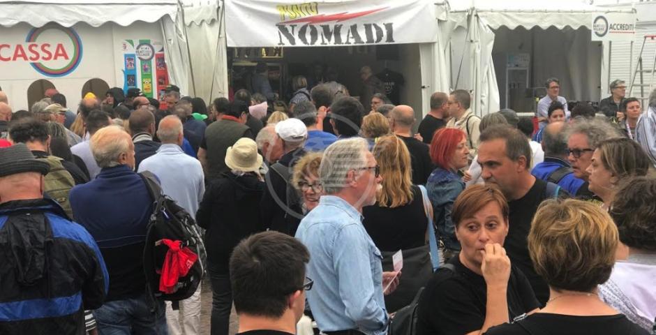La pioggia non ferma il Beat Village: stasera i Nomadi La pioggia non ferma il Beat Village: stasera i Nomadi