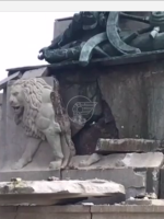 Roma :Crolla la base del monumento a Garibaldi al Gianicolo Roma :Crolla la base del monumento a Garibaldi al Gianicolo