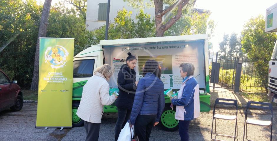 Raccolta olio esausto, prosegue il viaggio di Hera Raccolta olio esausto, prosegue il viaggio di Hera