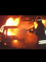 PRENDE FUOCO AUTO NELLA NOTTE  PRENDE FUOCO AUTO NELLA NOTTE