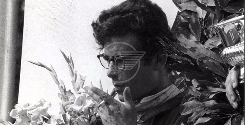 Un busto per il pilota Renzo Pasolini Un busto per il pilota Renzo Pasolini