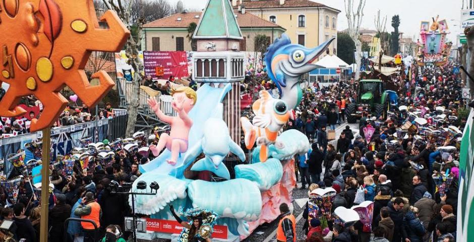 Carro e mascherata dei parchi Costa al carnevale di Fano Carro e mascherata dei parchi Costa al carnevale di Fano