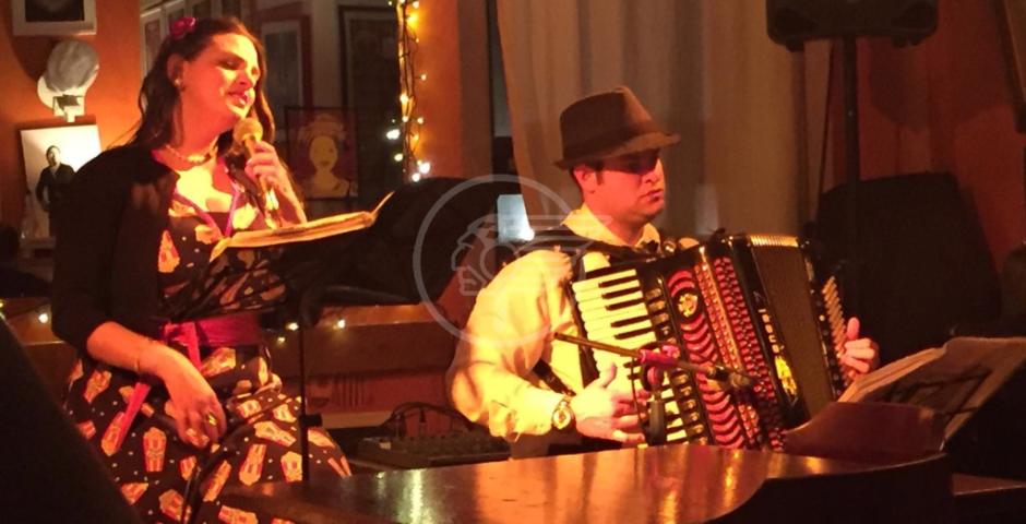 Quanti applausi per il duo "Tempi Moderni" Quanti applausi per il duo "Tempi Moderni"