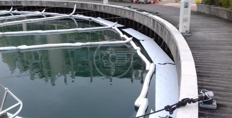 Gasolio in darsena, Petroltecnica al lavoro Gasolio in darsena, Petroltecnica al lavoro