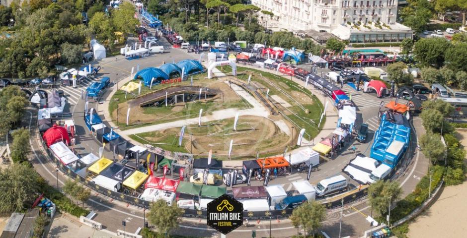 Italian Bike Festival con i grandi del ciclismo Italian Bike Festival con i grandi del ciclismo