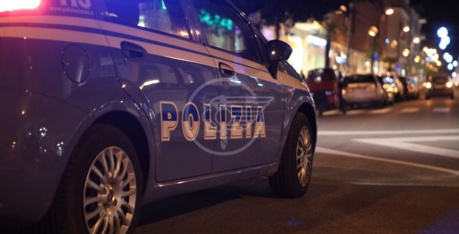 Danneggia le auto e si ribella agli agenti: arrestato Danneggia le auto e si ribella agli agenti: arrestato