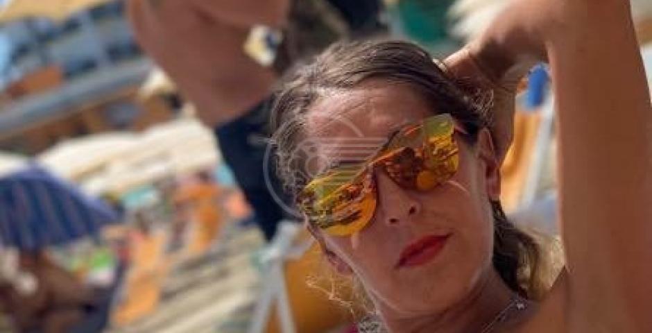 Fa a pezzi la tessera elettorale per protesta politica Fa a pezzi la tessera elettorale per protesta politica