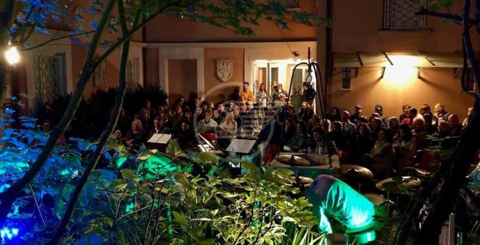 Tura delizia il pubblico alla Cappella Petrangolini Tura delizia il pubblico alla Cappella Petrangolini