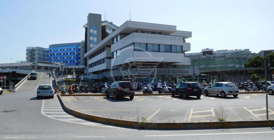 Cade dalla bici, 38enne grave all'Infermi Cade dalla bici, 38enne grave all'Infermi