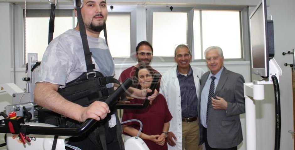 Grazie a un robot torna in piedi dopo un incidente Grazie a un robot torna in piedi dopo un incidente