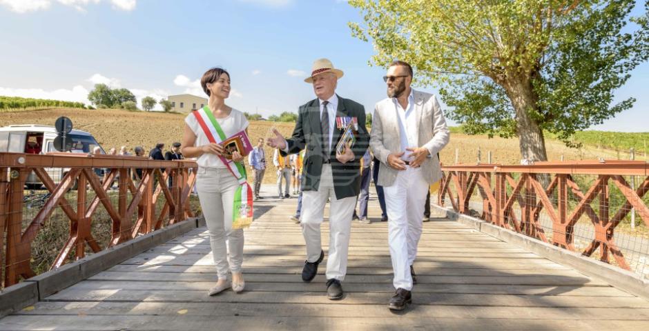 Scoperta targa bilingue sul Ponte Bailey di Verucchio Scoperta targa bilingue sul Ponte Bailey di Verucchio