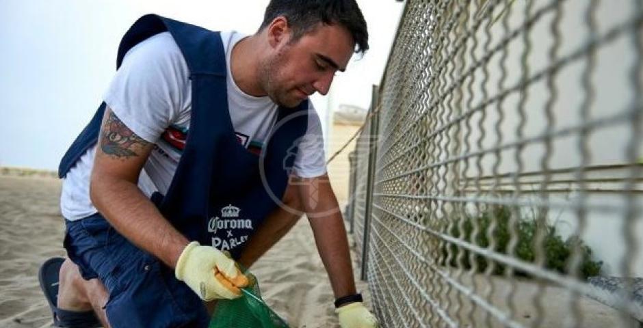 Spiaggia libera ripulita: missione compiuta Spiaggia libera ripulita: missione compiuta