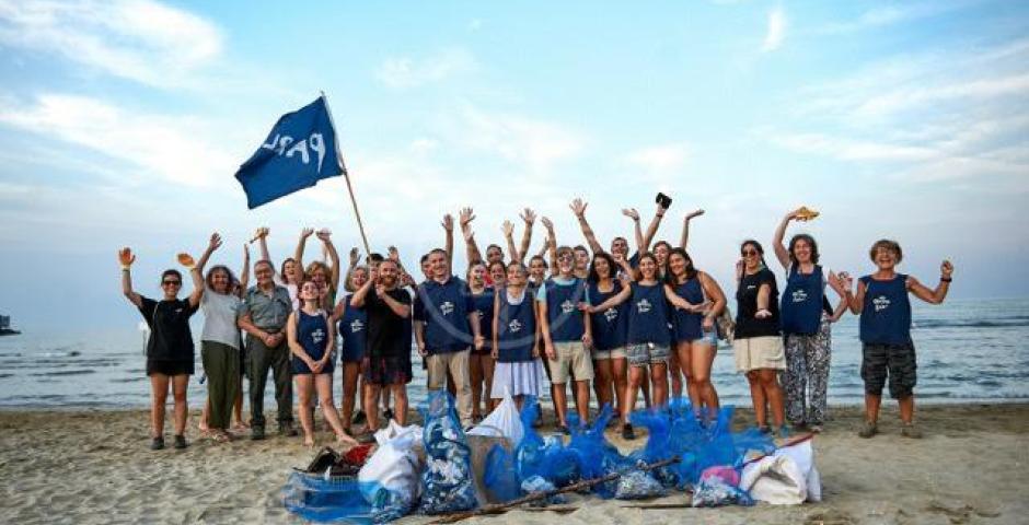 Spiaggia libera ripulita: missione compiuta Spiaggia libera ripulita: missione compiuta