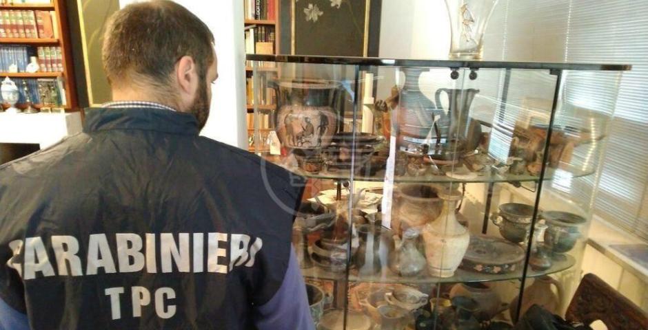 I tombaroli, gli “Achei” e la “Guerra di Crotone” I tombaroli, gli “Achei” e la “Guerra di Crotone”