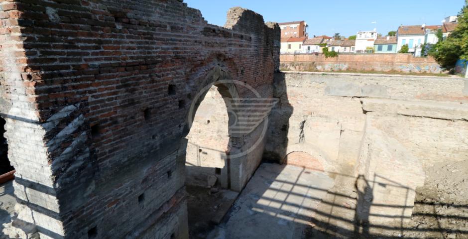 "Un muro di cemento armato mortifica riscoperta e valorizzazione di Porta Galliana" "Un muro di cemento armato mortifica riscoperta e valorizzazione di Porta Galliana"