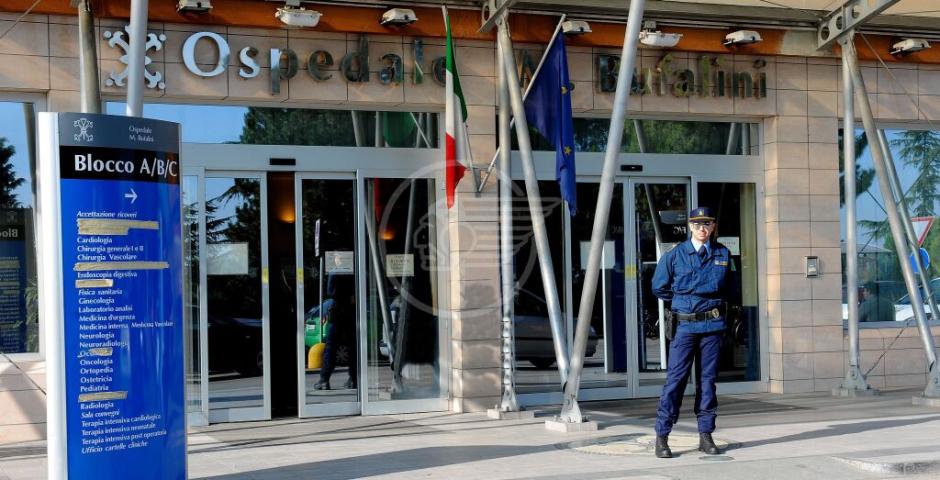 Colpito da un cassonetto, operaio al "Bufalini" Colpito da un cassonetto, operaio al "Bufalini"