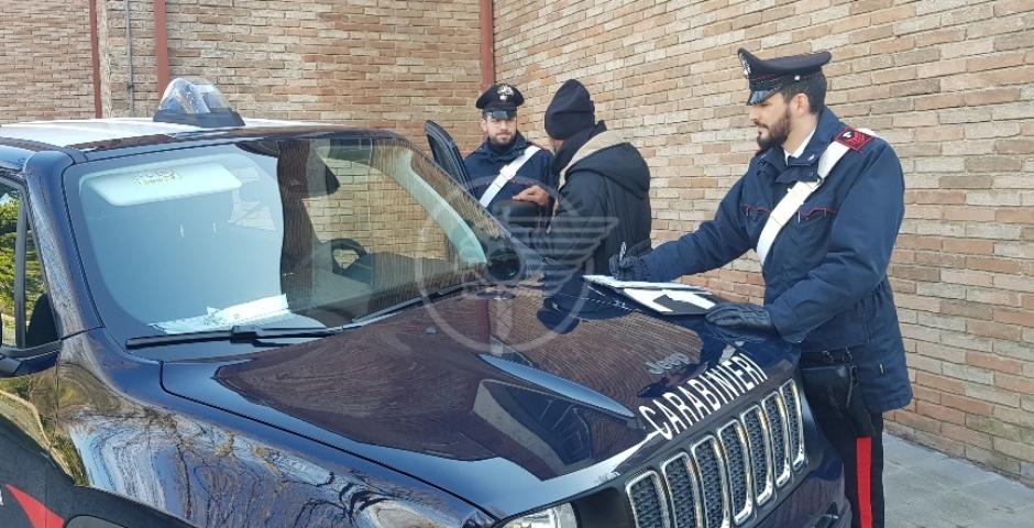 Gli trovano in casa il telefono rubato: denunciato Gli trovano in casa il telefono rubato: denunciato