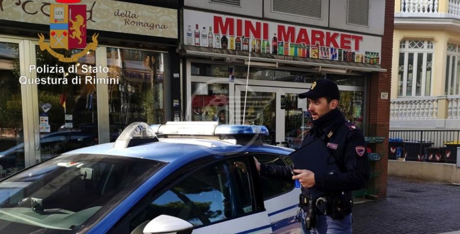 Minimarket vende merce scaduta, sequestri della Polizia Minimarket vende merce scaduta, sequestri della Polizia