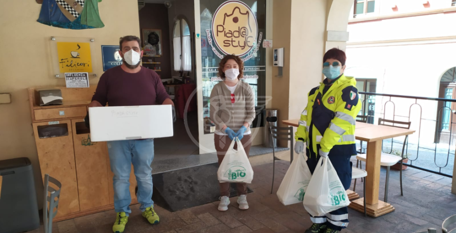 Verucchio: sindaco e assessore driver speciali nella consegna pasti Verucchio: sindaco e assessore driver speciali nella consegna pasti