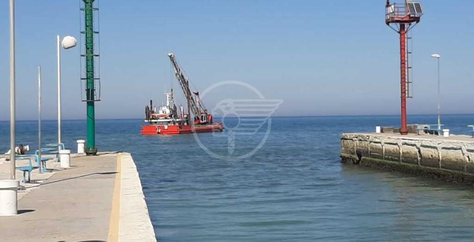 Ripresi i lavori per il dragaggio del porto canale di Riccione Ripresi i lavori per il dragaggio del porto canale di Riccione