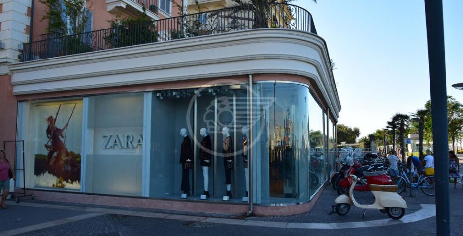 Viale Ceccarini si prepara a dare l'addio a Zara Viale Ceccarini si prepara a dare l'addio a Zara