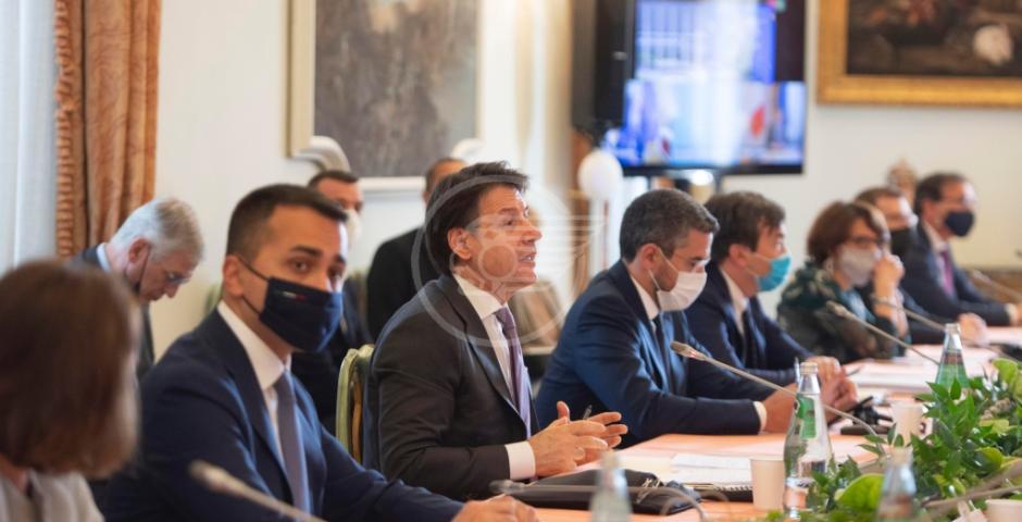 Gli “Stati generali” felliniani a Villa Pamphilj con il regista del popolo Gli “Stati generali” felliniani a Villa Pamphilj con il regista del popolo