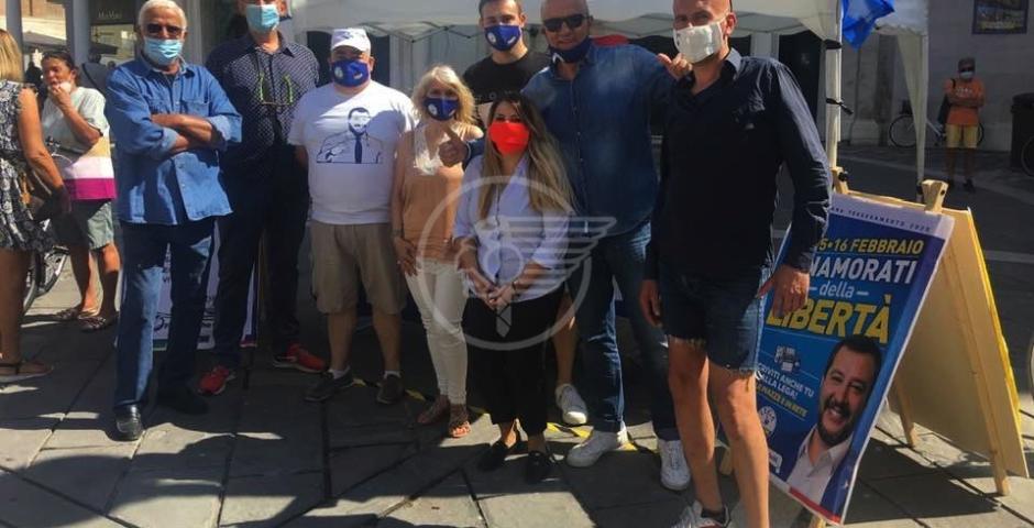 In poche ore più di 500 firme della Lega contro l'eolico In poche ore più di 500 firme della Lega contro l'eolico