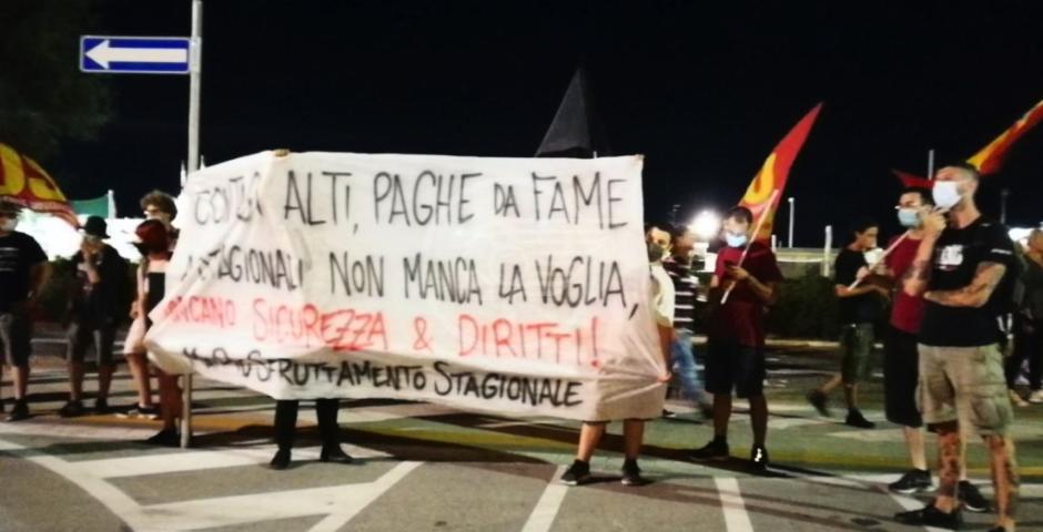 Paghe da fame e lavoro drammatico: la protesta degli stagionali Paghe da fame e lavoro drammatico: la protesta degli stagionali