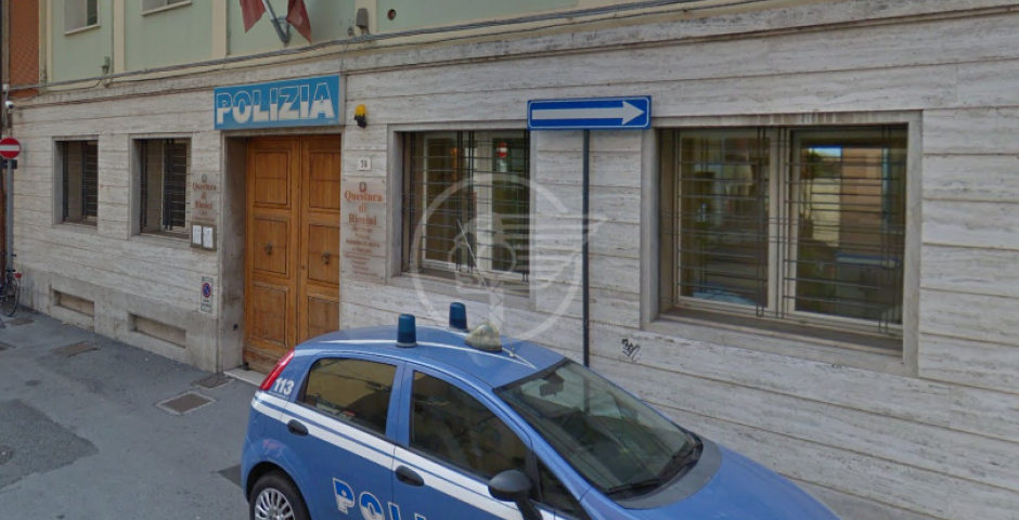 Show di insulti, minacce e violenze dopo il tentato furto: arrestato Show di insulti, minacce e violenze dopo il tentato furto: arrestato