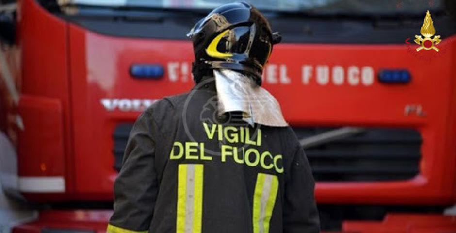 Crolla il solaio in una palazzina, ragazza viva per miracolo Crolla il solaio in una palazzina, ragazza viva per miracolo