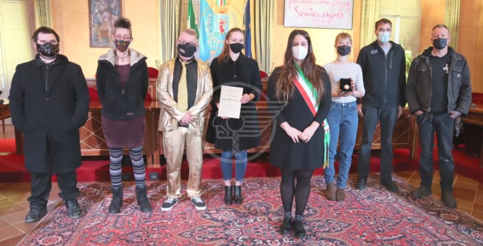 Consegnato l'Arcangelo d'Oro alla Mutoid Waste Company Consegnato l'Arcangelo d'Oro alla Mutoid Waste Company