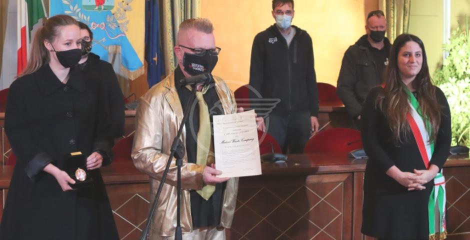 Consegnato l'Arcangelo d'Oro alla Mutoid Waste Company Consegnato l'Arcangelo d'Oro alla Mutoid Waste Company