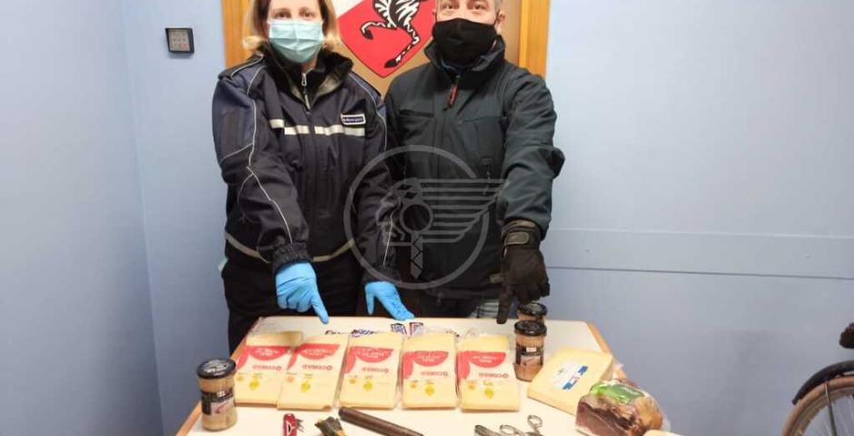 Sventata rapina in via Flaminia: la Polizia Locale di Rimini arresta 2 persone Sventata rapina in via Flaminia: la Polizia Locale di Rimini arresta 2 persone