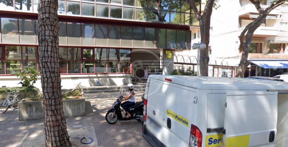 E' di circa 30mila euro il bottino alle Poste di viale Corridoni E' di circa 30mila euro il bottino alle Poste di viale Corridoni