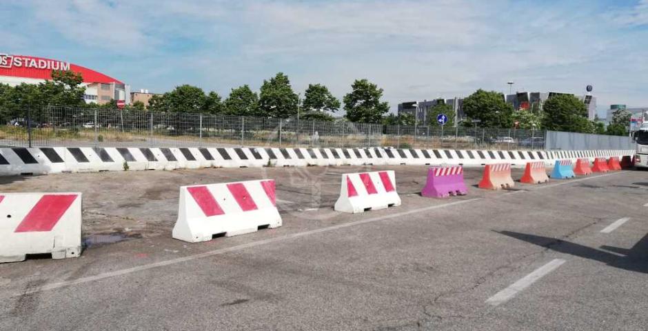 45 barriere new jersey in cemento posizionate in alcune aree del territorio comunale 45 barriere new jersey in cemento posizionate in alcune aree del territorio comunale