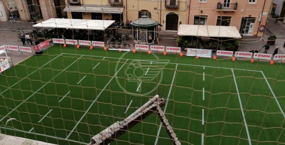Rugby nelle ore della movida: uno spettacolo in pieno centro storico Rugby nelle ore della movida: uno spettacolo in pieno centro storico